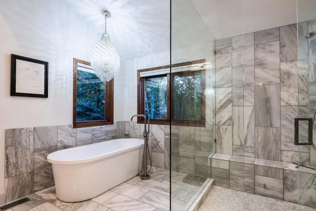 Elegant bathroom design in Park City, Utah